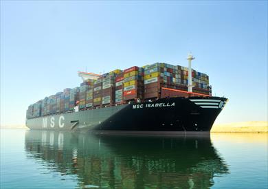 ثانى أكبر سفينة حاويات فى العالم بقناة السويس